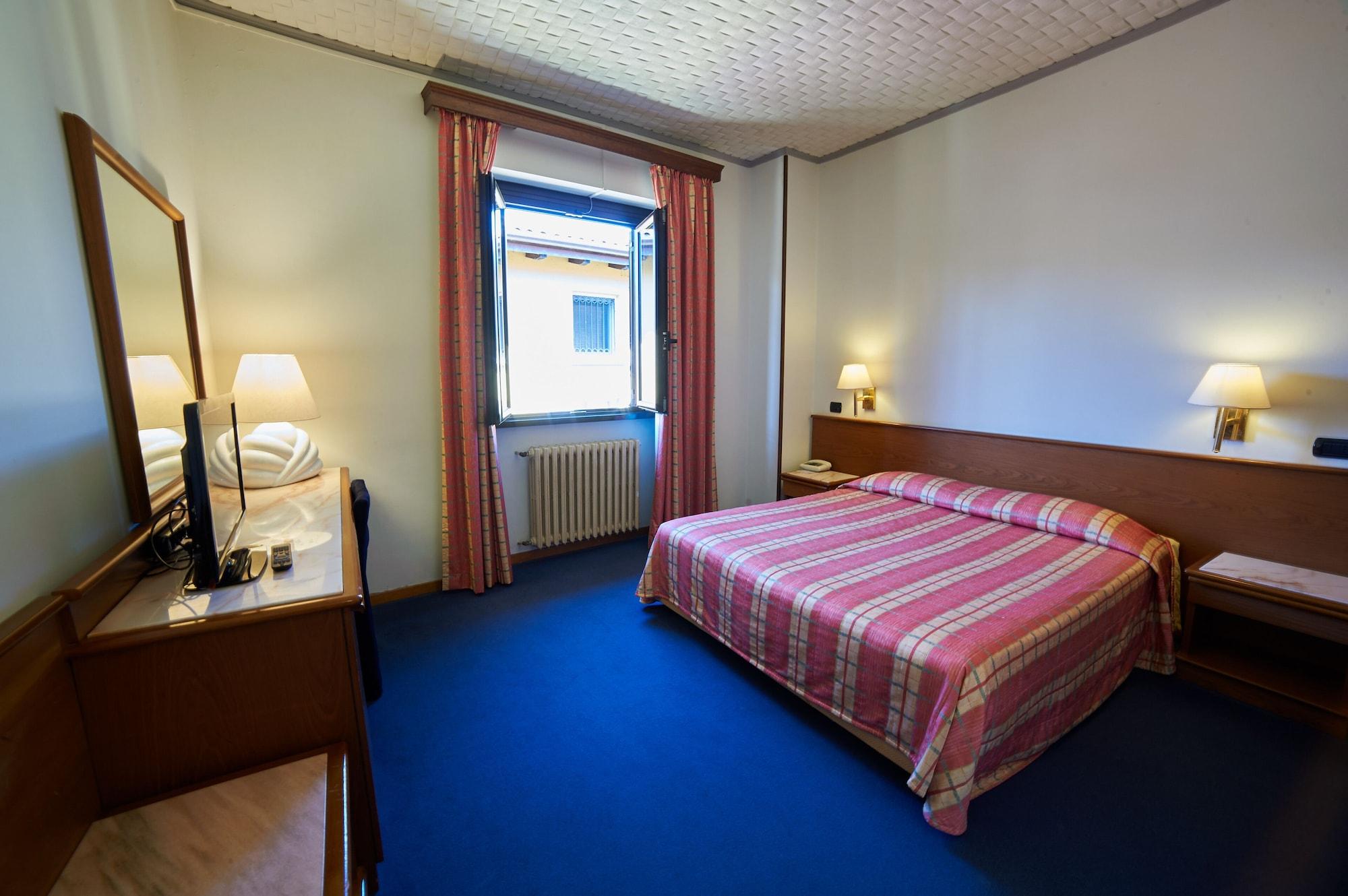 Hotel Giardino Arona Kültér fotó