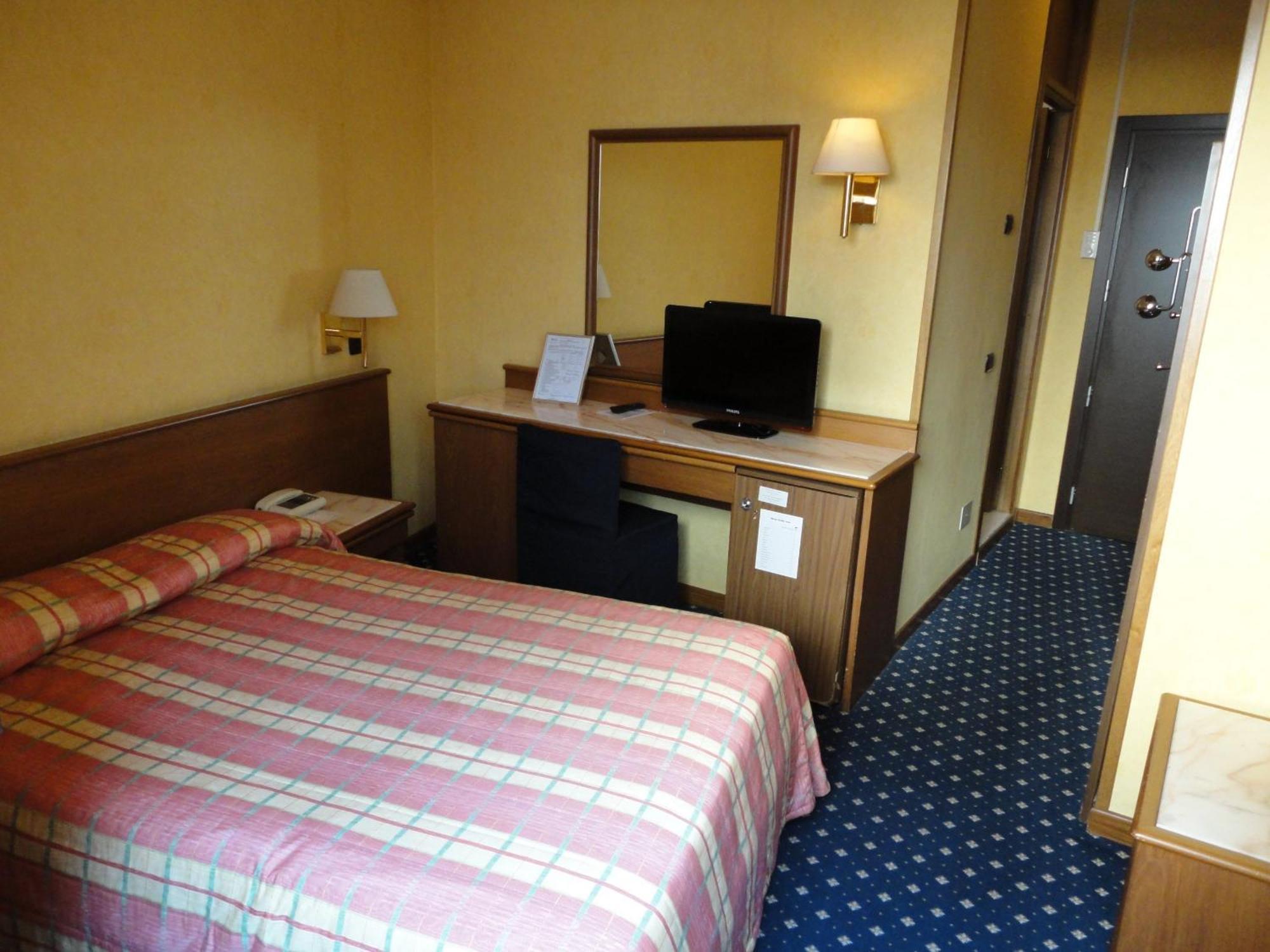 Hotel Giardino Arona Kültér fotó