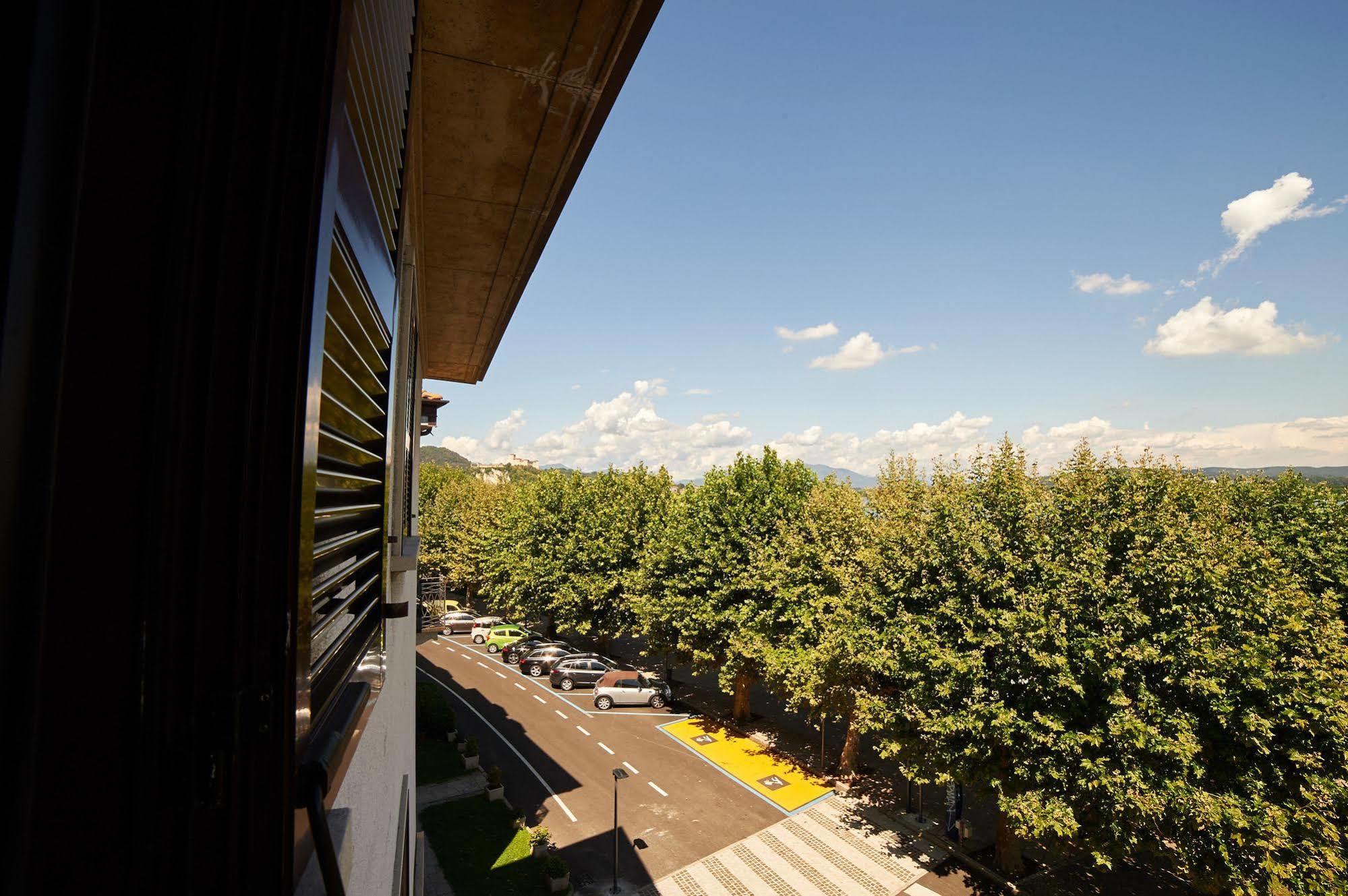 Hotel Giardino Arona Kültér fotó